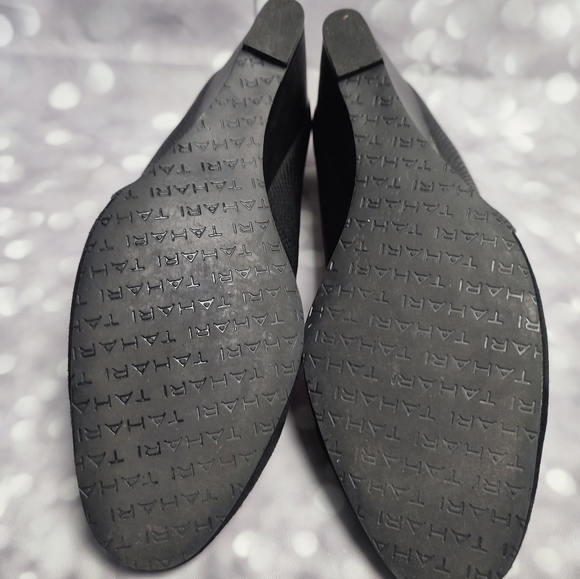 Tahari EUC Black Leather Suede Closed Toe Wedges - Picture 8 of 12